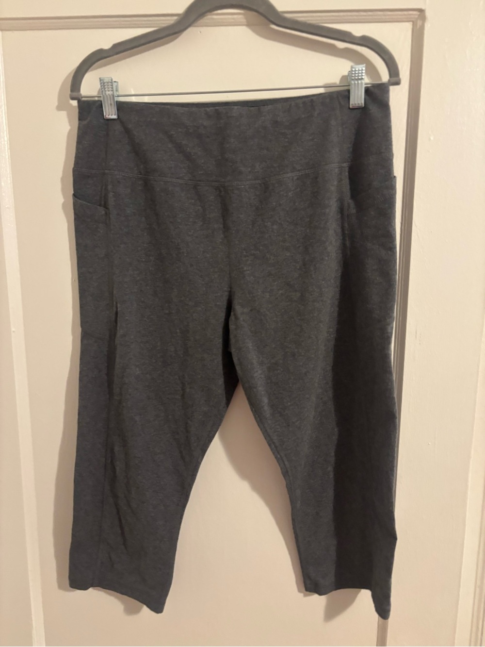 Athletic Works Dark Gray Capri Leggings with Side Pockets